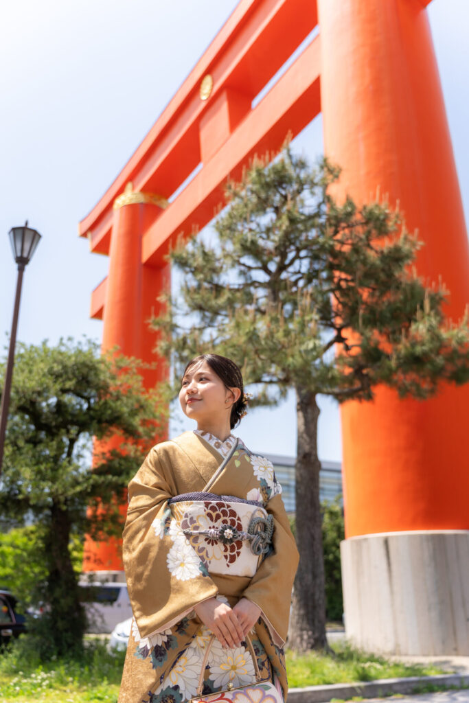 平安神宮成人式前撮り 大鳥居前にて