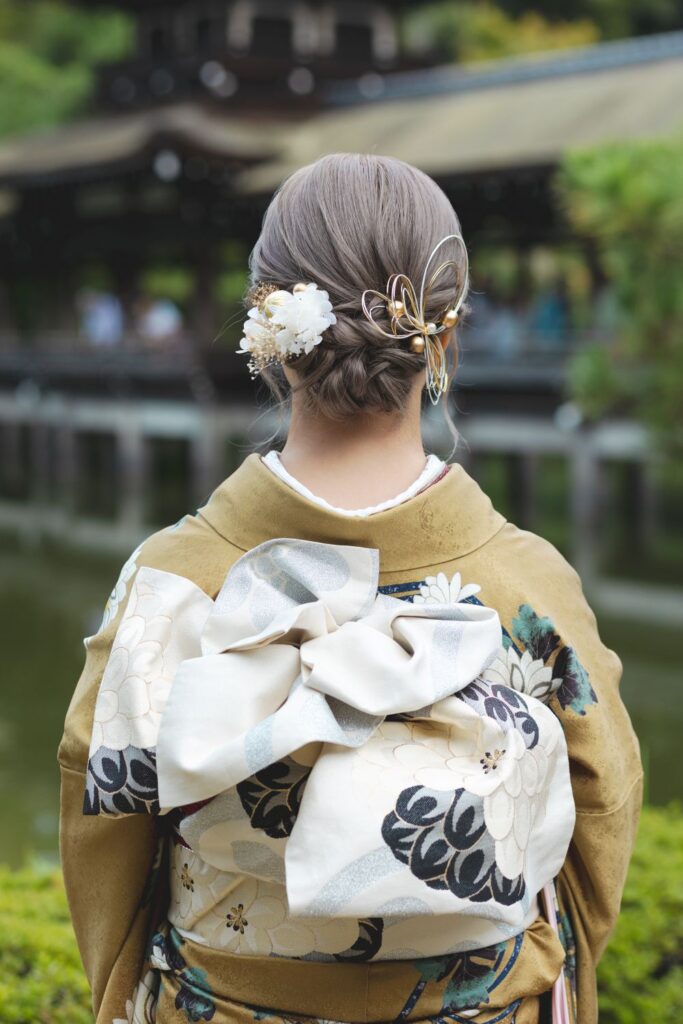 平安神宮の神苑を背景に振袖のヘアスタイル紹介