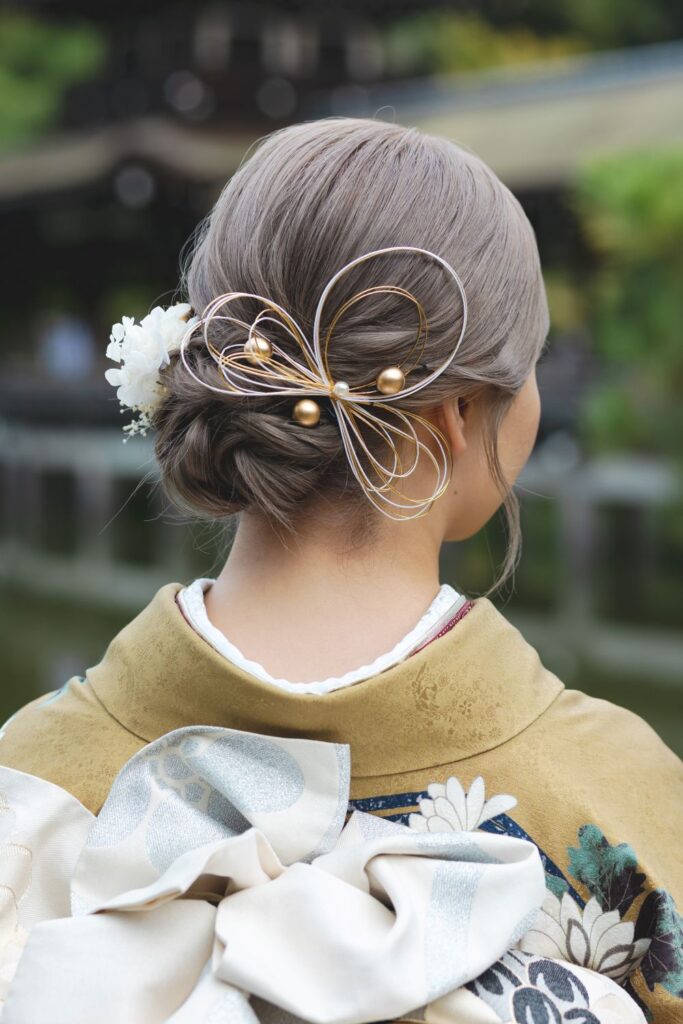 平安神宮の神苑を背景に振袖のヘアスタイル紹介