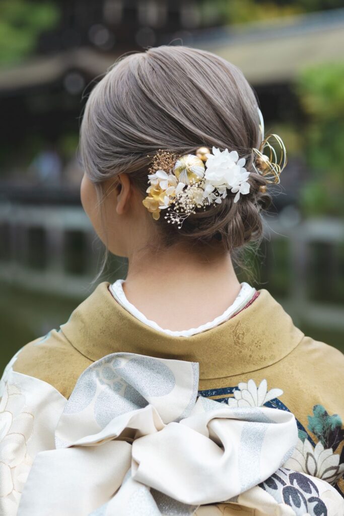 平安神宮の神苑を背景に振袖のヘアスタイル紹介